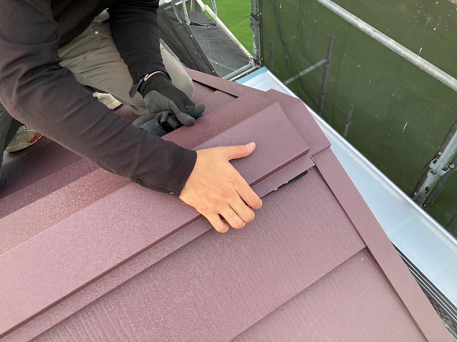 棟板金の取り付け